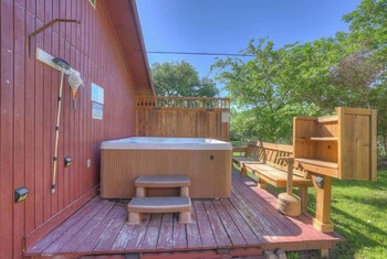 Gettin' Guada Loopy With Hot Tub & Riverfront,324 Waterway Pass,4 star
