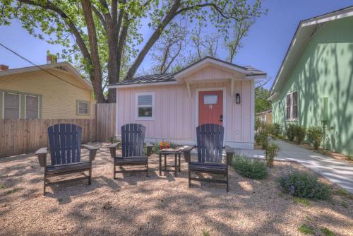 the grove b stylish cottage walk to main