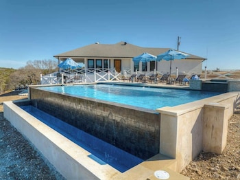 Hilltop Lux Haus With Infinitypool-Hottub-Pooltable,1148 Balcones Drive,4 star