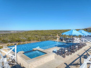 Hilltop Lux Haus With Infinitypool-Hottub-Pooltable,1148 Balcones Drive,4 star