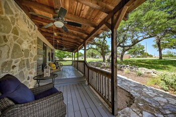 Luxury 23-Ac Ranch Hot Tub And Hill Country Views!,,4 star