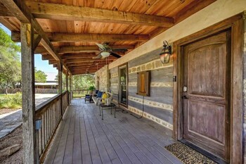 Luxury 23-Ac Ranch Hot Tub And Hill Country Views!,,4 star