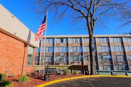 wyndham garden kenosha harborside