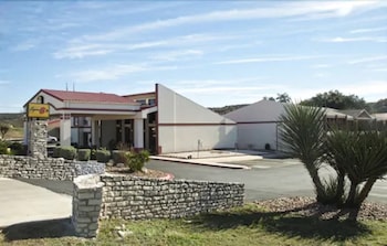 Super 8 By Wyndham Kerrville Tx,Fredericksburg>>Comfort,2 star