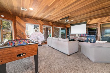 Grand Lakefront Escape,188 Eagle Dr,2 star
