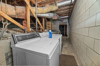 Grand Lakefront Escape,188 Eagle Dr,2 star