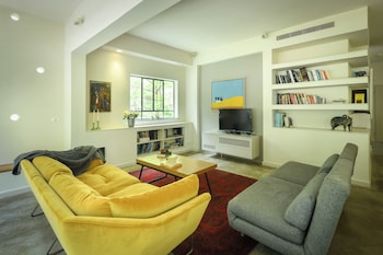 spacious and green 3br apt w balcony