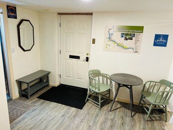 250 N Adams St,,4 star