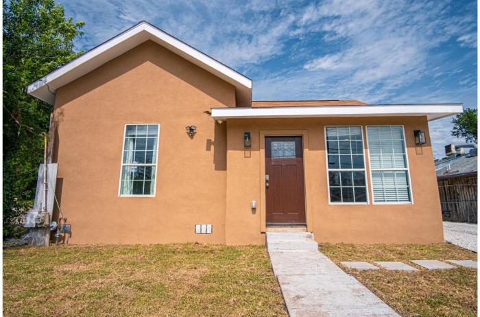 charming 3br 2ba gem close to downtown riverwalk