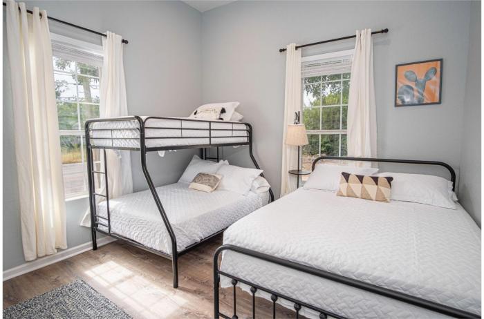 charming 3br 2ba gem close to downtown riverwalk