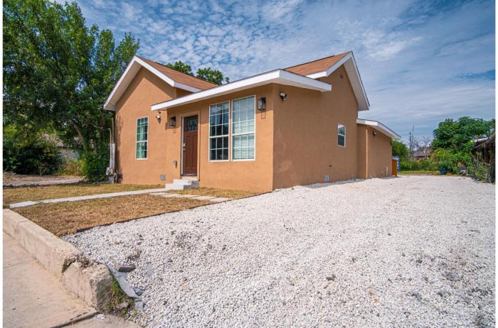 charming 3br 2ba gem close to downtown riverwalk