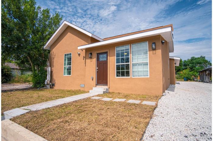 charming 3br 2ba gem close to downtown riverwalk