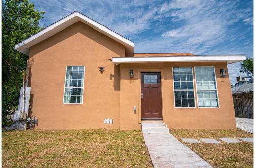 charming 3br 2ba gem close to downtown riverwalk