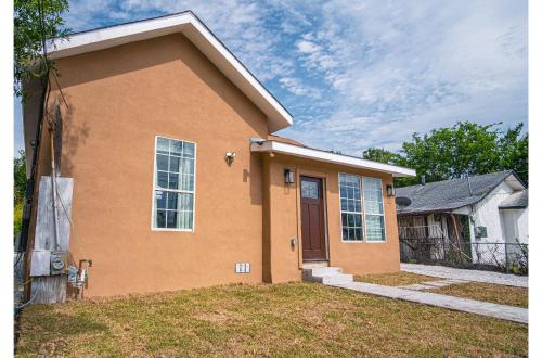charming 3br 2ba gem close to downtown riverwalk