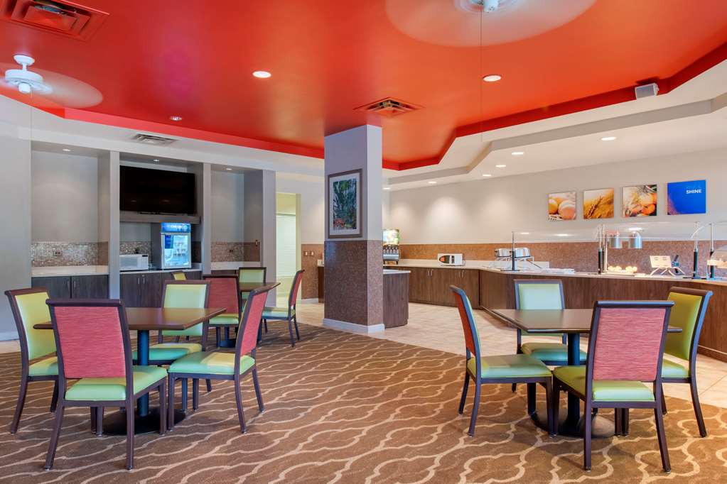 comfort suites maingate east