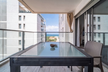 beach haven 3br apt by sea n rent