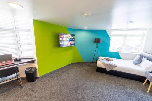 Cosy Spacious Studio Available,,4 star
