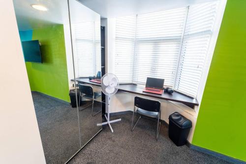 Cosy Spacious Studio Available,,4 star