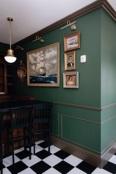 The Bell Inn,2 Washington St,5 star