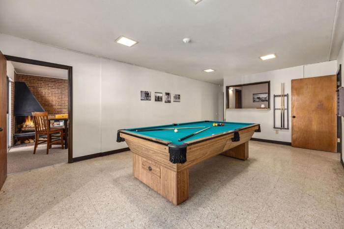 the fox den in old town pool sauna and game room