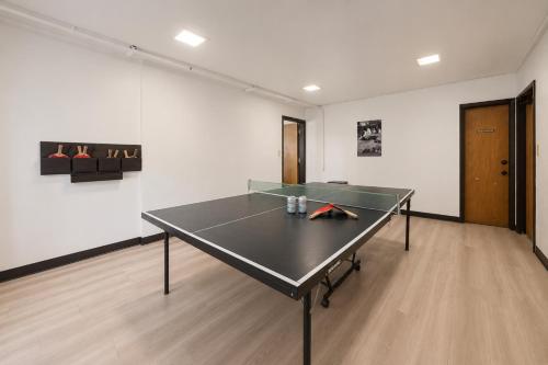 the fox den in old town pool sauna and game room