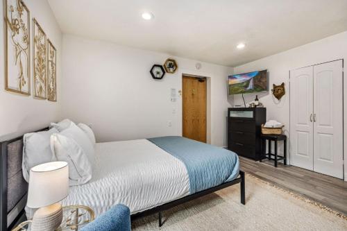 the fox den in old town pool sauna and game room