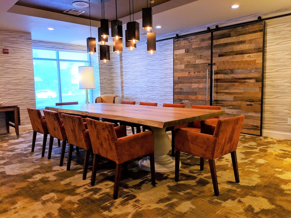 hilton garden inn phoenix airport