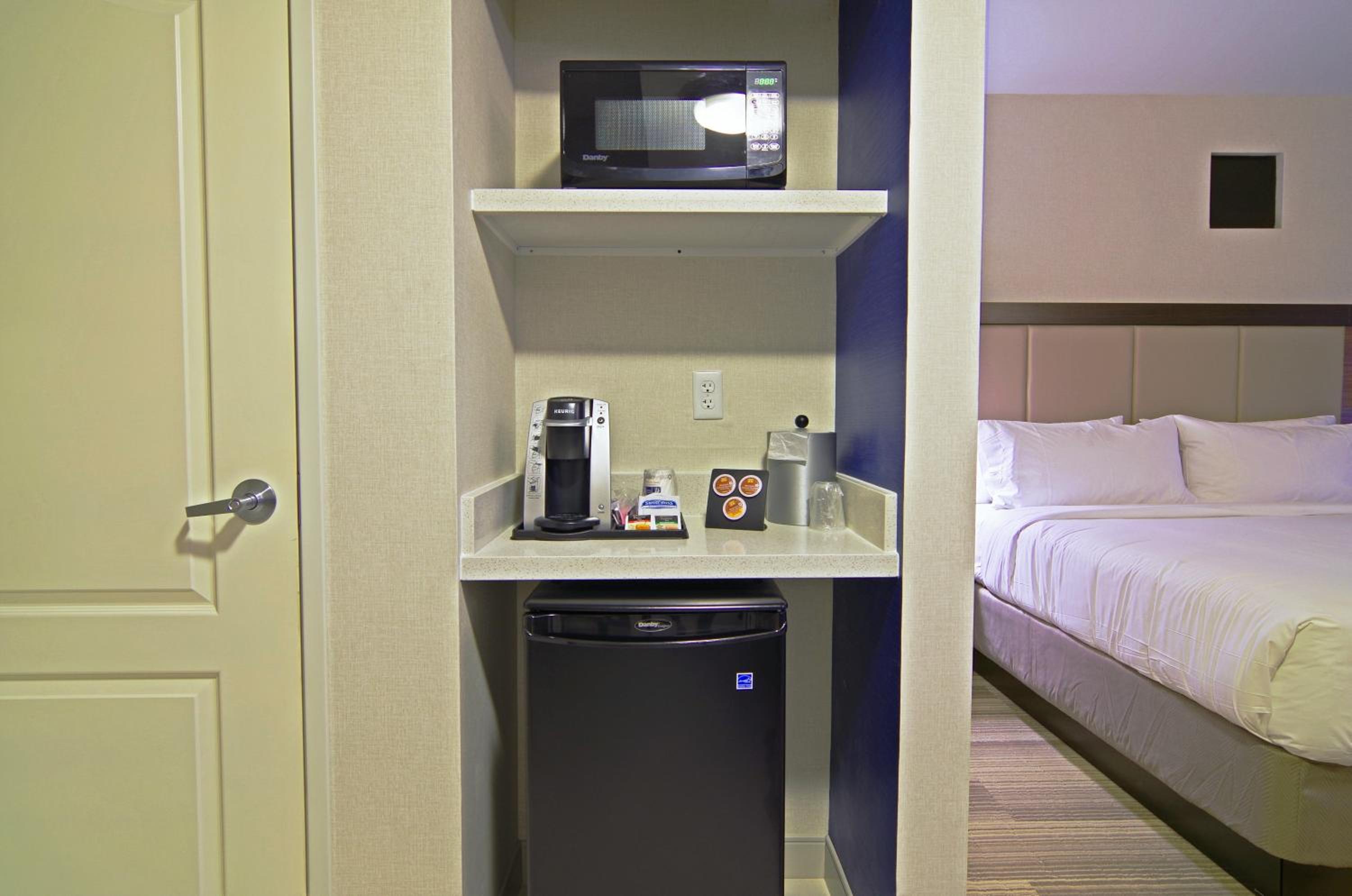 holiday inn express and suites phoenix north scottsdale