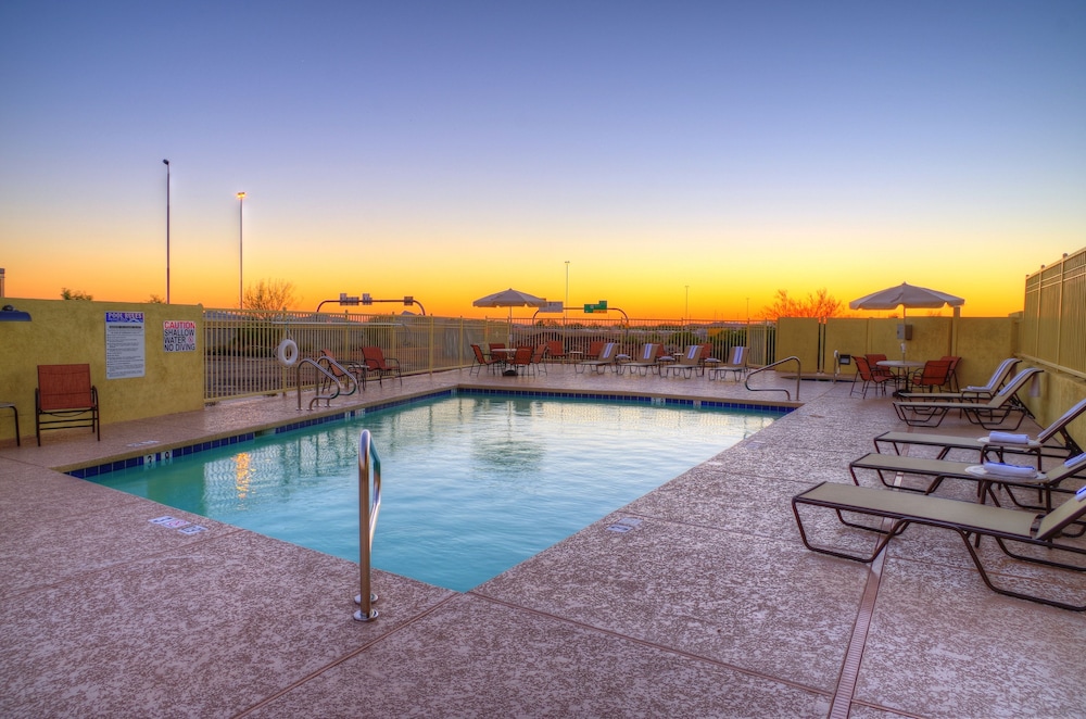 holiday inn express and suites phoenix north scottsdale