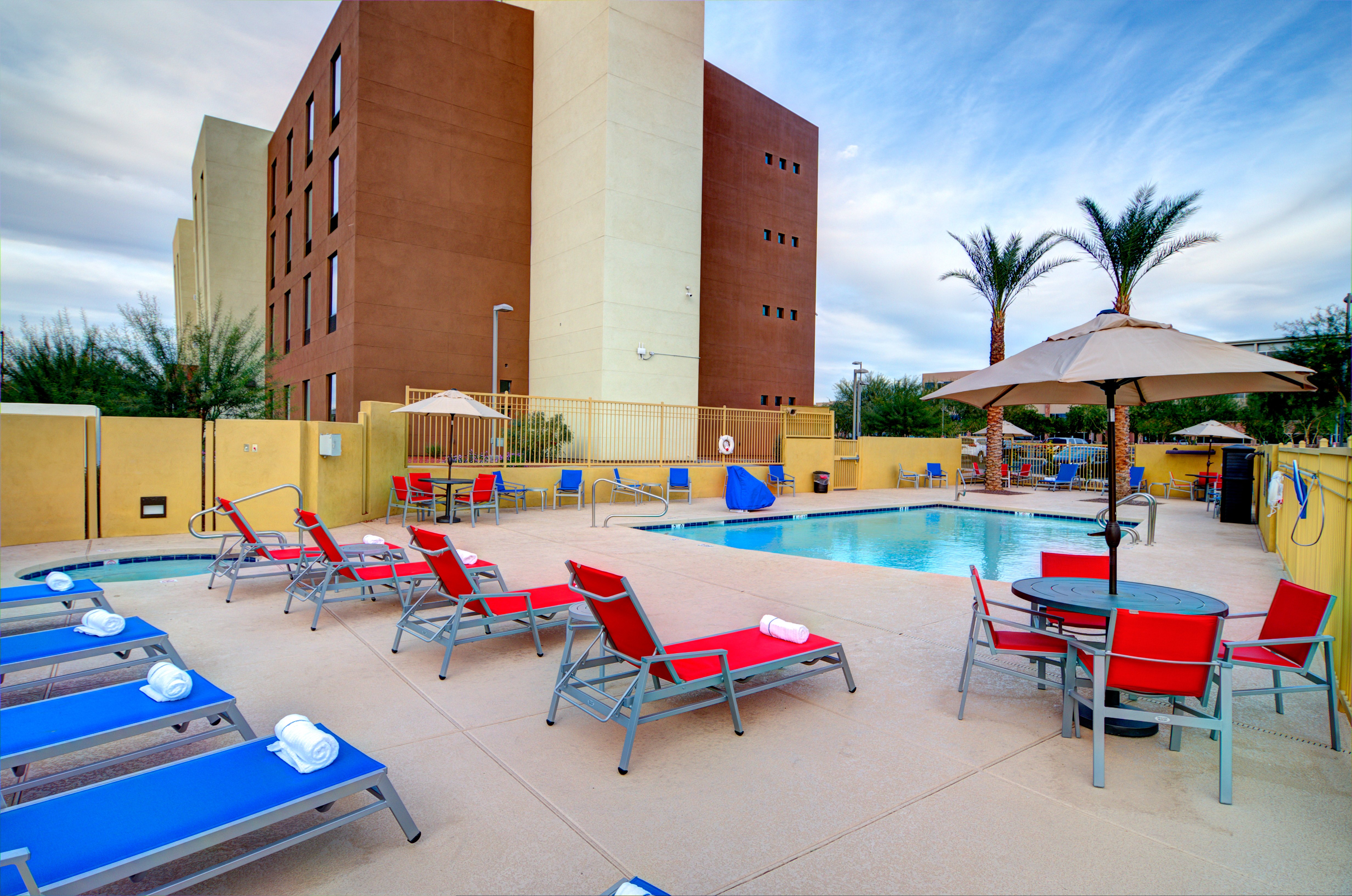 holiday inn express and suites phoenix north scottsdale