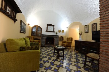 Cuevas La Granja,Granada>>Benalua De Guadix,3 star