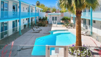 Funky Pool Side Cabana In Dtphx,626 N 5Th Ave,3 star