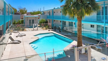 Funky Pool Side Cabana In Dtphx,626 N 5Th Ave,3 star