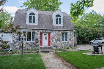 3Bedroom2bath Carriagehouse Pet Friendly,,4 star