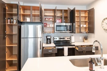 Cozysuites Artistry Cincinnati,,4 star