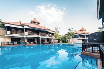 Lux Bnb I Palm Jumeirah Resort I Palm Views,,4 star