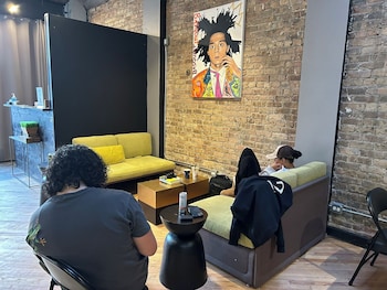 Stay 424 Hostel,1415 Ashland Ave,2 star