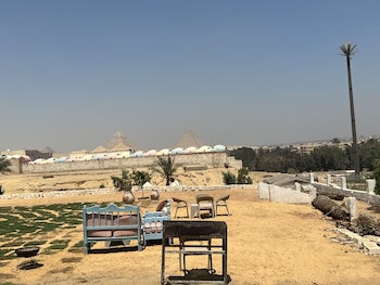 camp pyramids view hotel