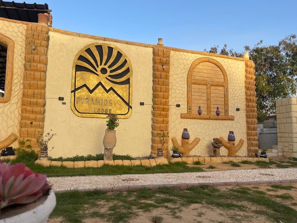 camp pyramids view hotel