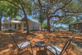 Historic Gem Near Schlitterbahn,262 N Union Ave,4 star