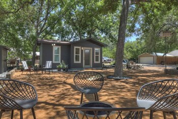 Historic Gem Near Schlitterbahn,262 N Union Ave,4 star
