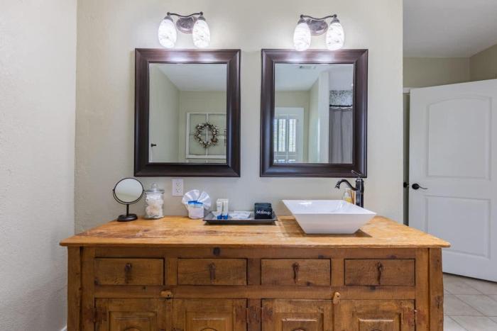 two unit oasis with two hot tubs