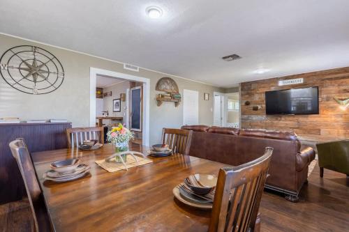 two unit oasis with two hot tubs