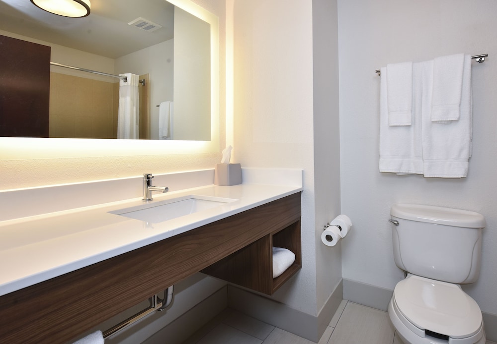 holiday inn express selma by ihg