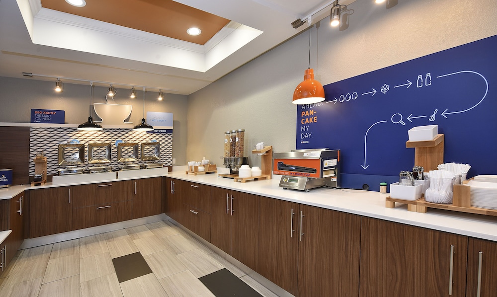 holiday inn express selma by ihg