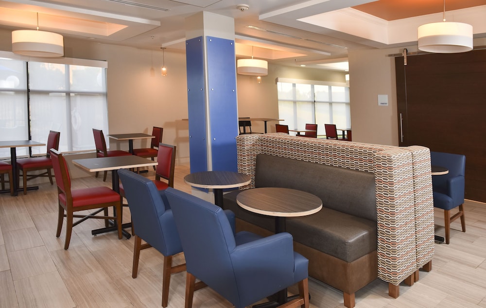 holiday inn express selma by ihg