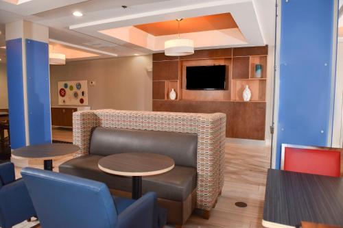 holiday inn express selma by ihg