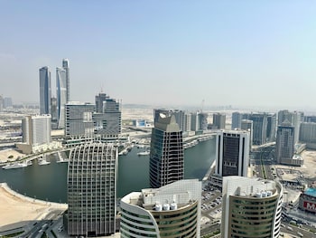 Lux Bnb Upper Crest Tower I Skyline Views,,5 star