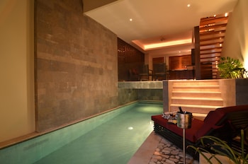 villa kayu raja