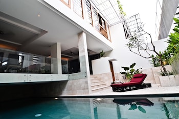 villa kayu raja